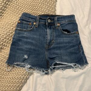EUC Levi’s Jean Shorts Size 24